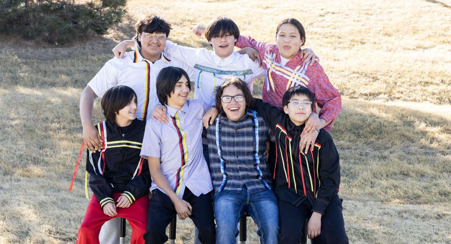 students-grade-level-posing Students in the same grade posing together